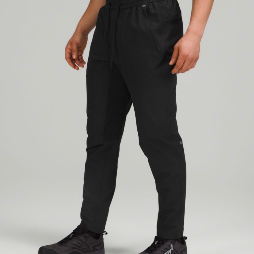 Lululemon Mens License to Train Pant. Size M
